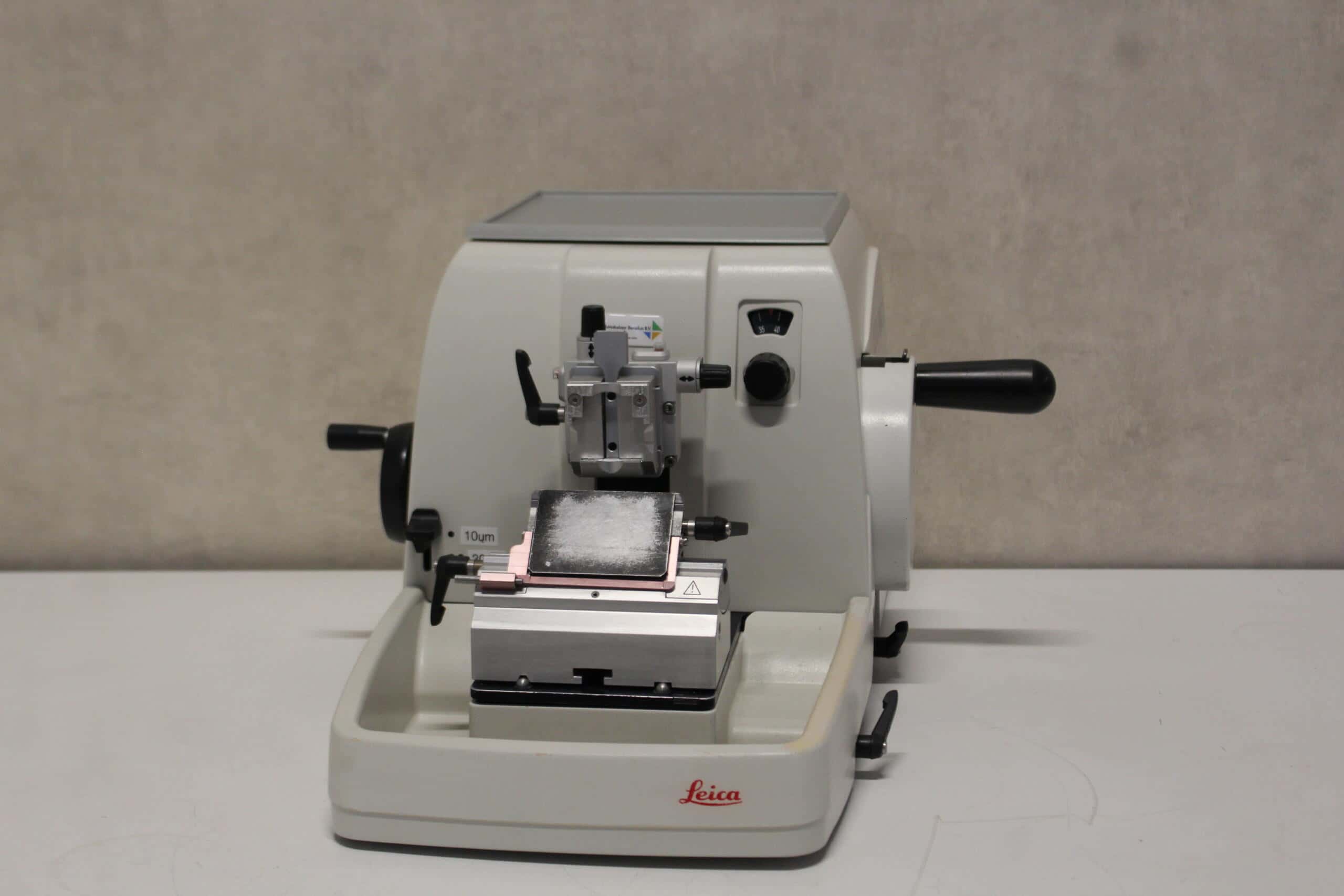 Leica RM2235 Microtome