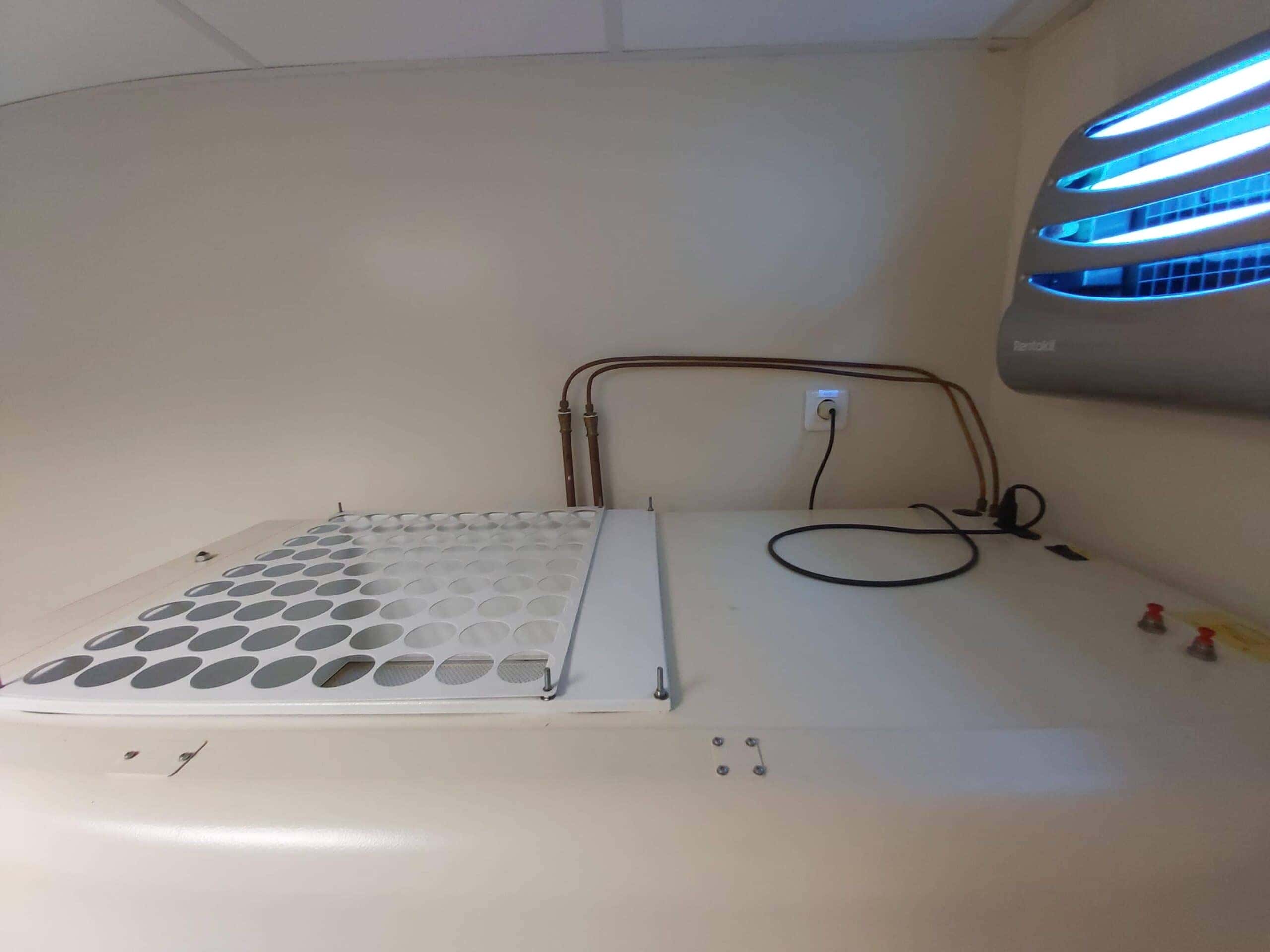 BioQuell Microflow ABS1200UV Downflow Cabinet, image 3