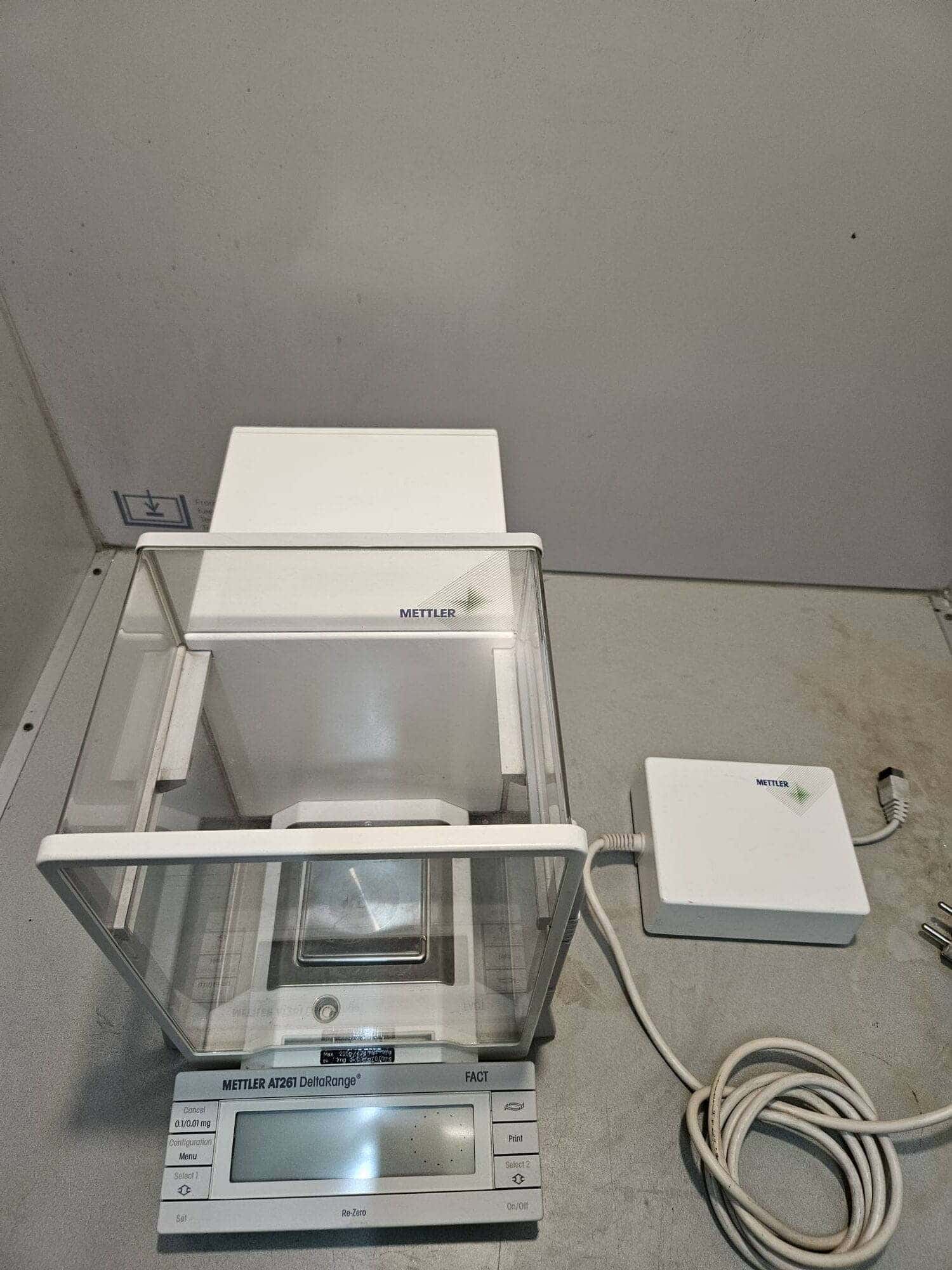 Mettler Toledo AT261 DeltaRange Analytical Balance, image 2