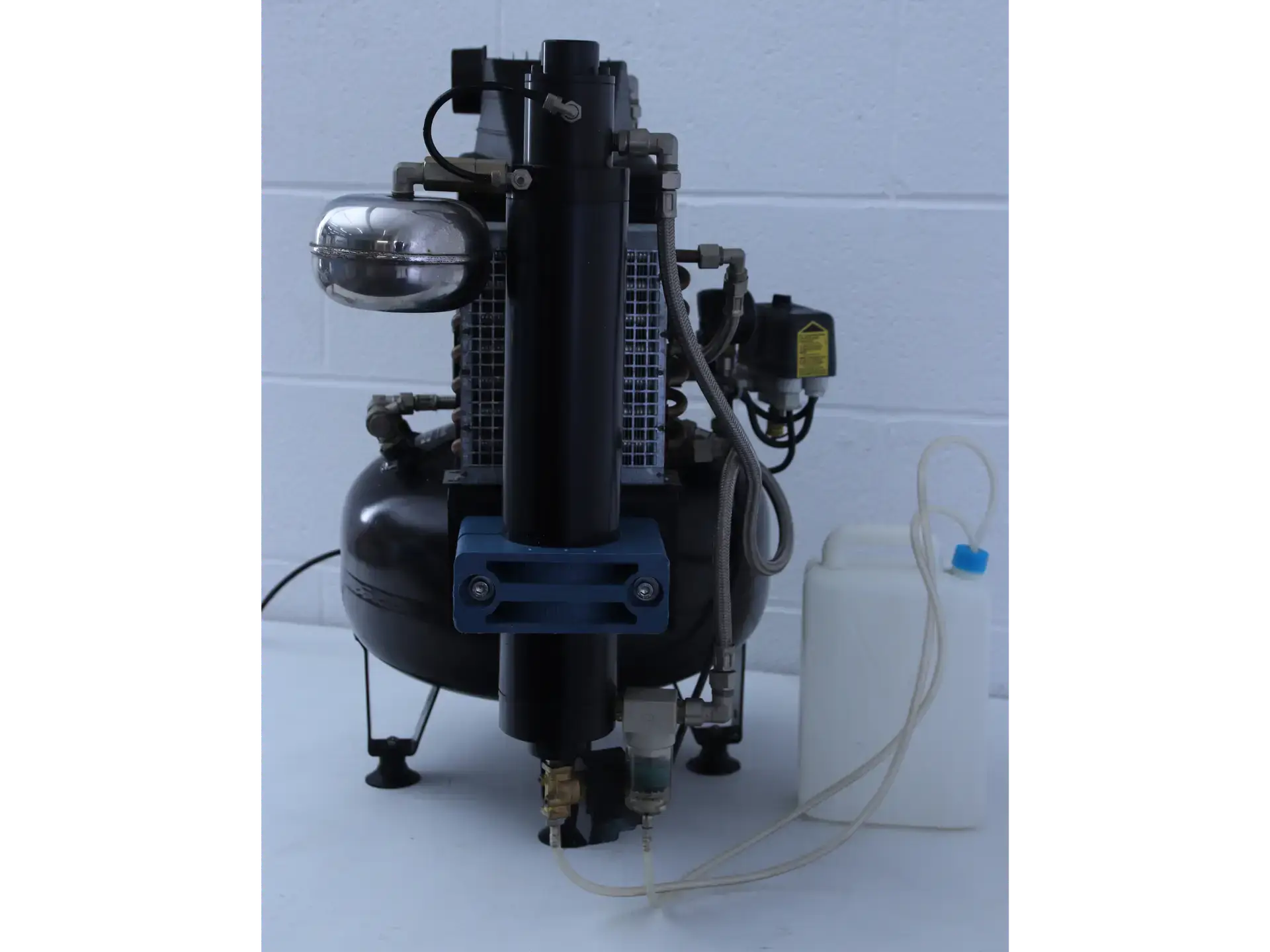 Peak Scientific D1/24/57 Compact Air Compressor, image 3