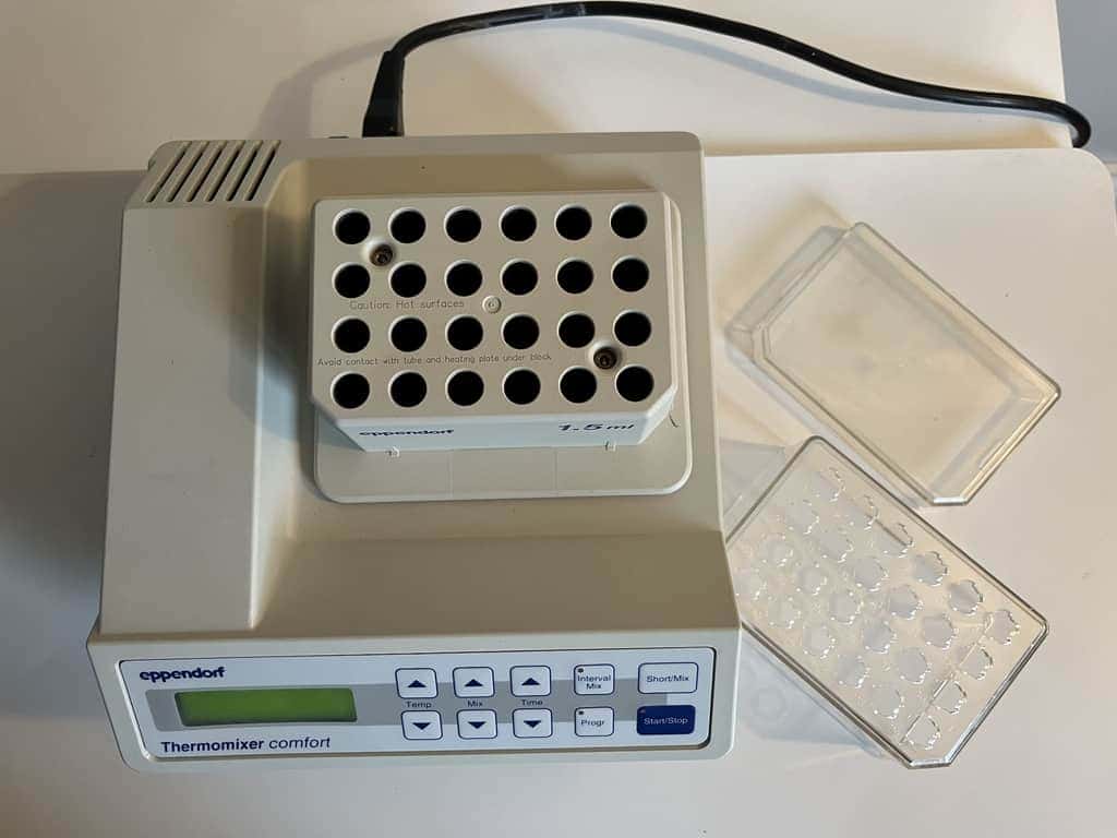 Eppendorf ThermoMixer Comfort Shaking Heating Block, image 3