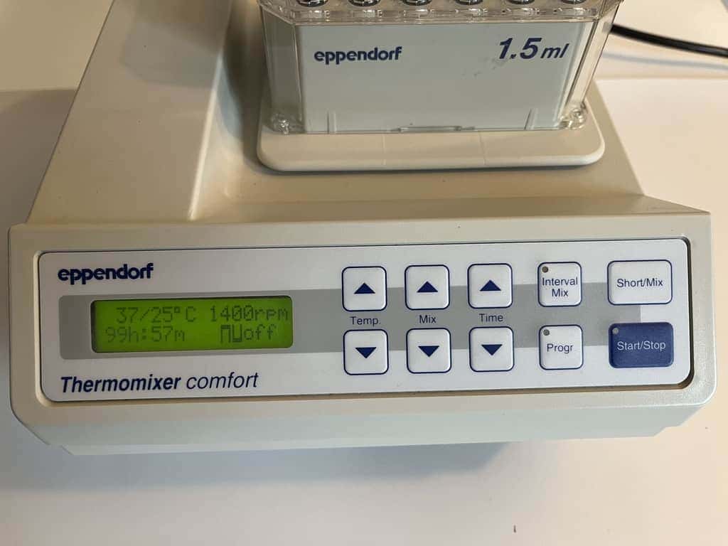 Eppendorf ThermoMixer Comfort Shaking Heating Block, image 4