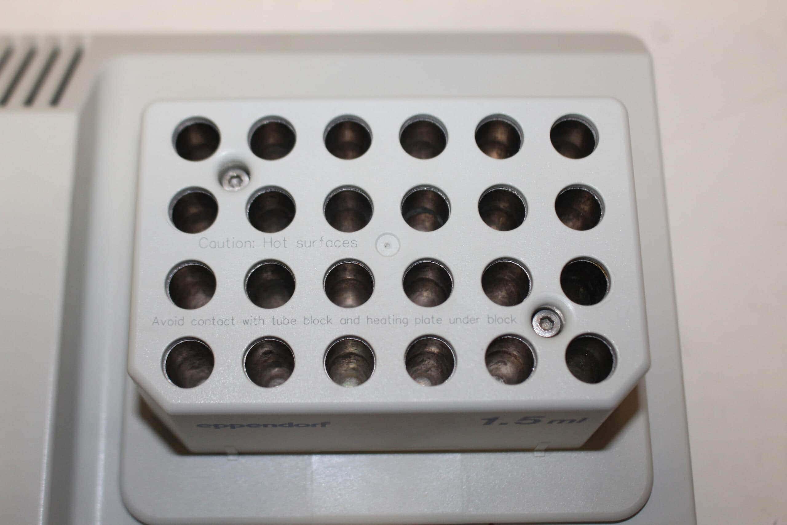 Eppendorf Thermomixer Comfort Shaking Heating Block, image 2