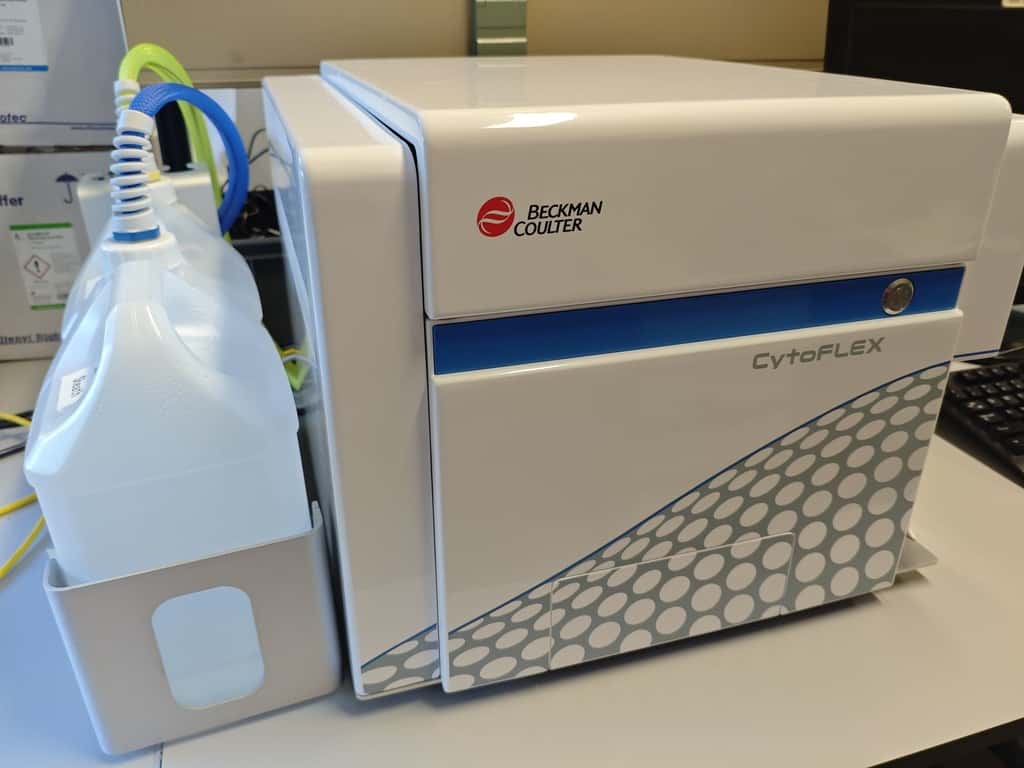 Beckman Coulter CytoFLEX Flow Cytometer, image 2