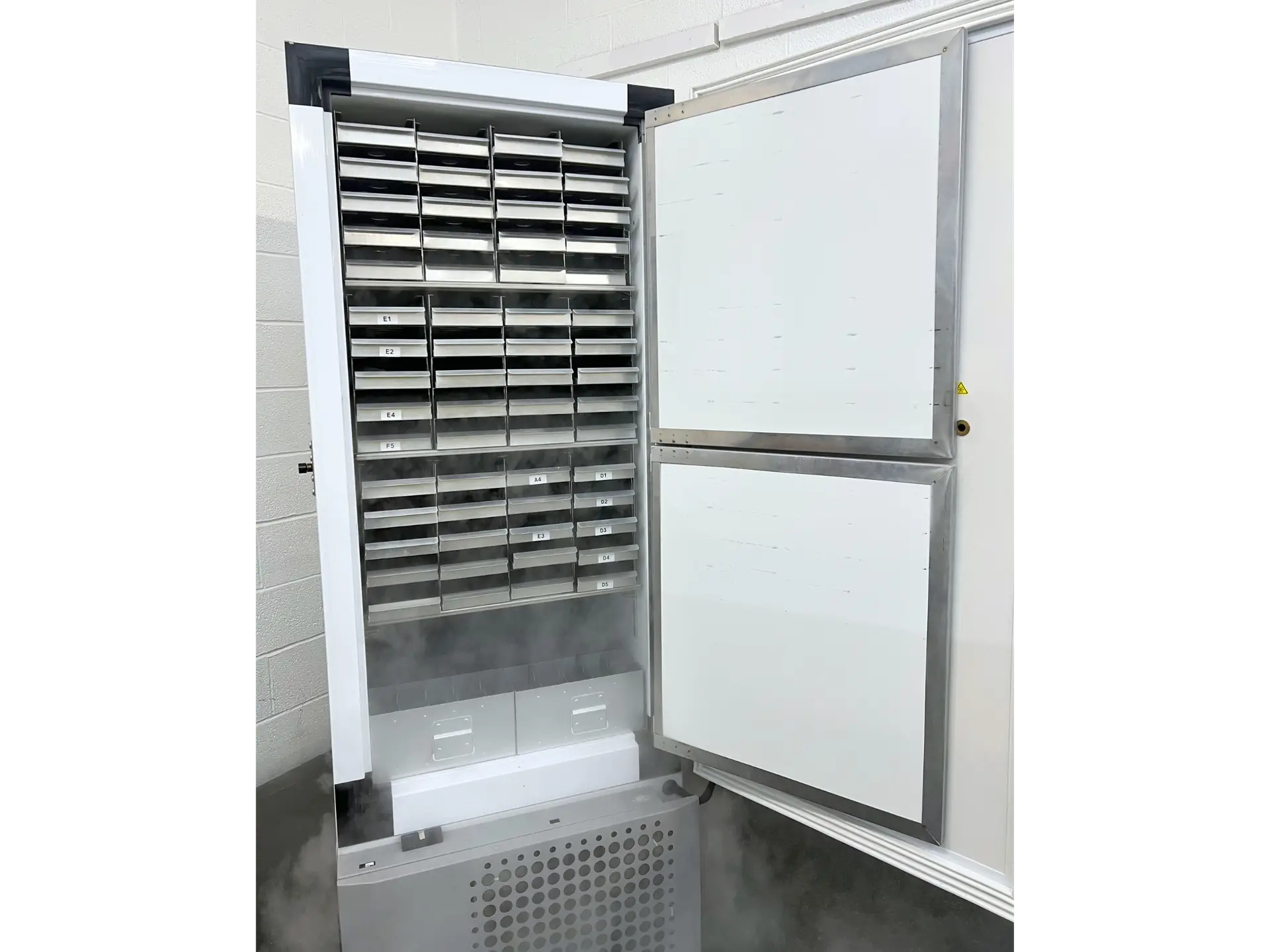 Thermo Scientific TSX40086V ULT Freezer, image 8