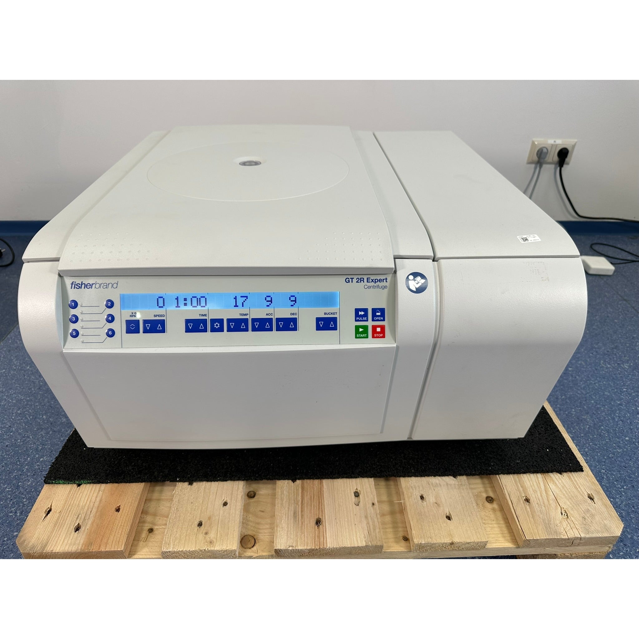 Fisherbrand GT2R Expert Refrigerated Centrifuge, image 2