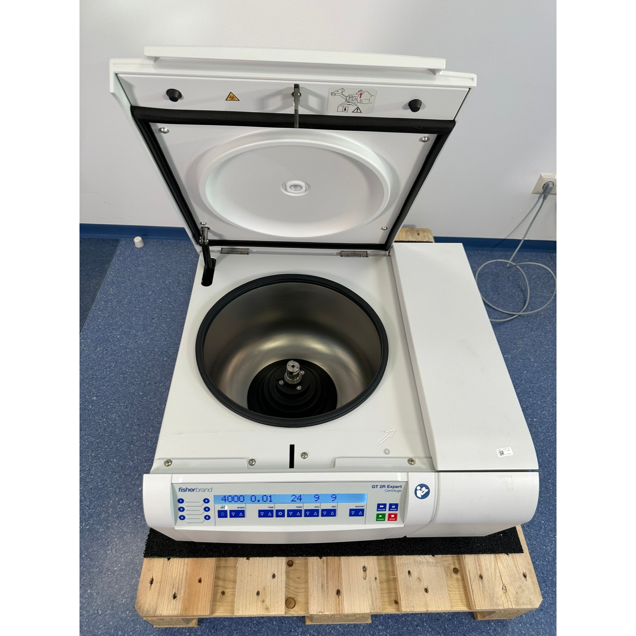 Fisherbrand GT2R Expert Refrigerated Centrifuge, image 3