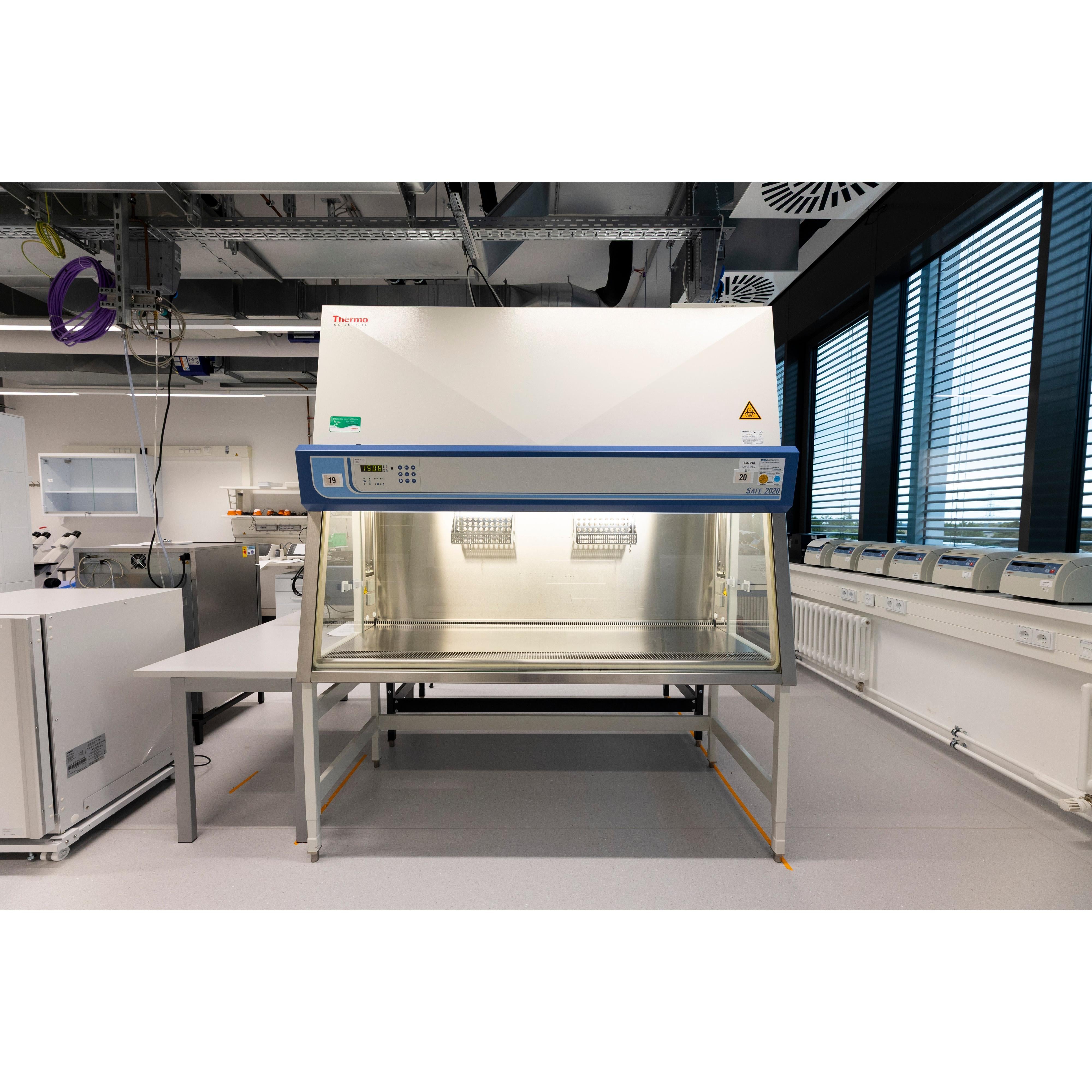 Thermo Scientific Safe 2020 safety cabinet 1,8 m with UV cross-beam lamp