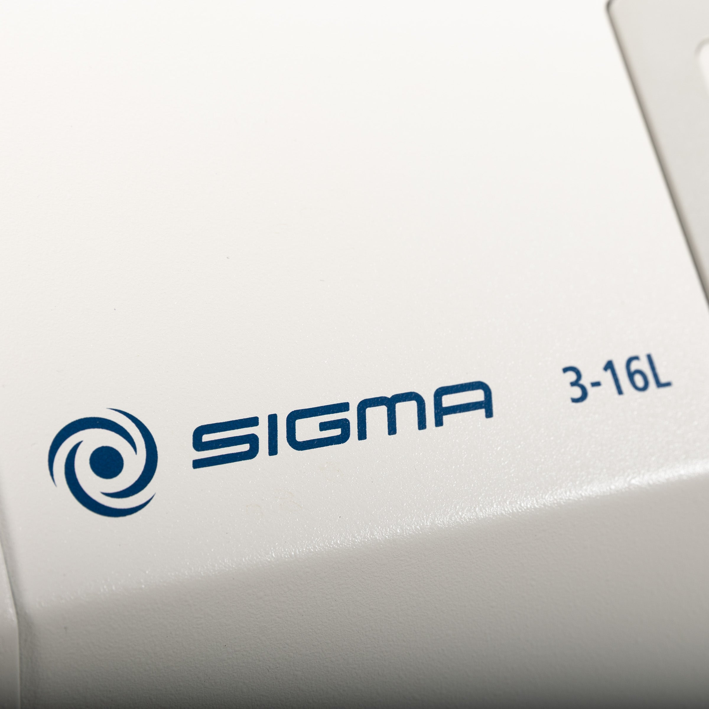 Sigma 3-16L Benchtop Centrifuge with Plate Rotor, image 9