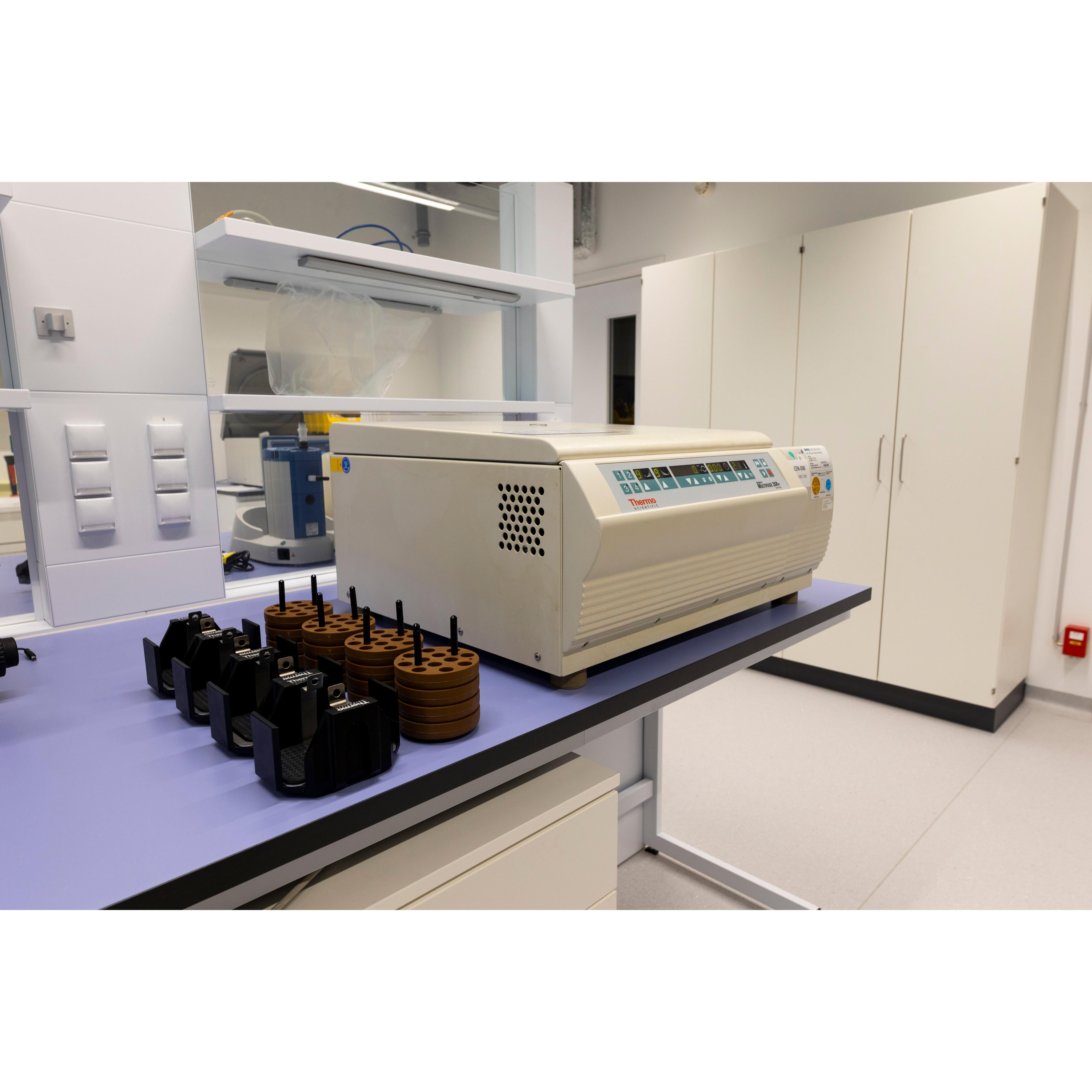 Thermo Scientific Heraeus Multifuge 3SR+ Refrigerated Centrifuge (3 L), image 6